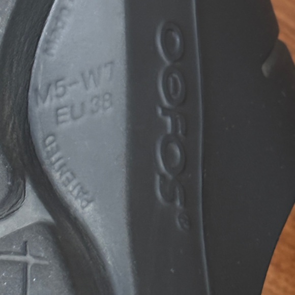 OOFOS Black Women's Slip-On Loafers - Picture 7 of 7